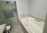 APTO EM MEIA PRAIA, MOBILIADO, COM 03 SUITES, 150M