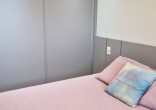APTO EM MEIA PRAIA, FINAMENTE MOBILIADO, COM 02 DO
