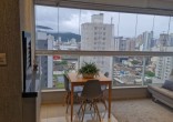 APTO EM MEIA PRAIA, FINAMENTE MOBILIADO, COM 02 DO