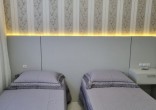 APTO, APROX. 350M DO MAR, COM 02 SUITES, MOBILIADO