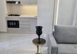 APTO, APROX. 350M DO MAR, COM 02 SUITES, MOBILIADO