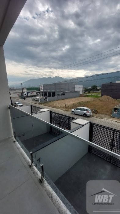 SOBRADO EM ITAPEMA, ALTO PADR�O, COM 03 DORMS., FI