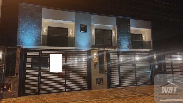 SOBRADO EM ITAPEMA, ALTO PADR�O, COM 03 DORMS., FI