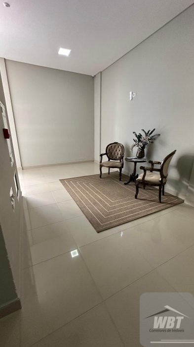 APARTAMENTO EM ITAPEMA, COM 02 DORMS, SEMI MOBILIA