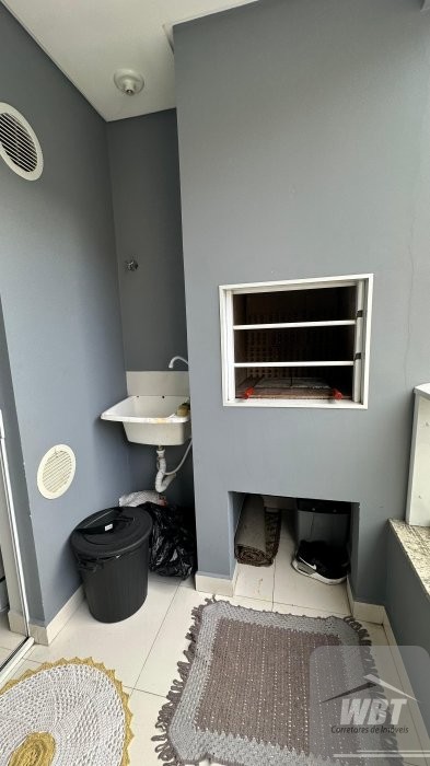 APARTAMENTO EM ITAPEMA, COM 02 DORMS, SEMI MOBILIA