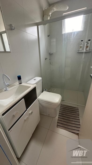 APARTAMENTO EM ITAPEMA, COM 02 DORMS, SEMI MOBILIA