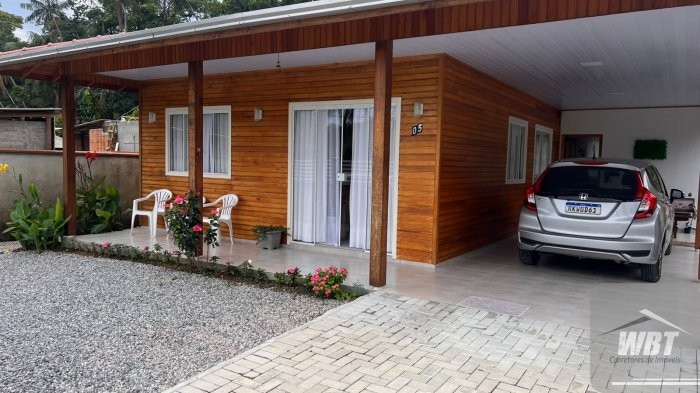 EXCELENTE CASA EM ITAPEMA