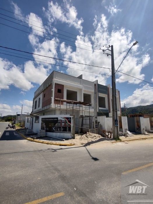 SOBRADOS TRIPLEX EM ITAPEMA, COM 02 SUITES!!! 