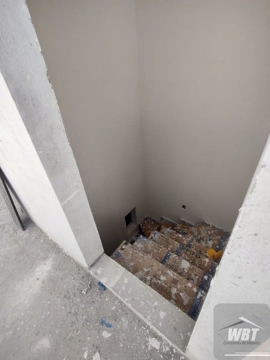 SOBRADOS TRIPLEX EM ITAPEMA, COM 02 SUITES!!! 