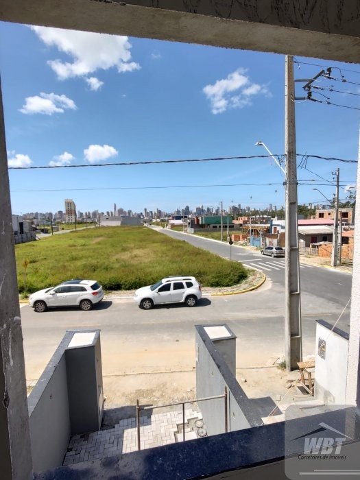 SOBRADOS TRIPLEX EM ITAPEMA, COM 02 SUITES!!! 