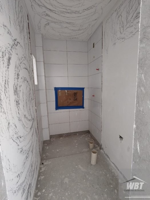 SOBRADOS TRIPLEX EM ITAPEMA, COM 02 SUITES!!! 