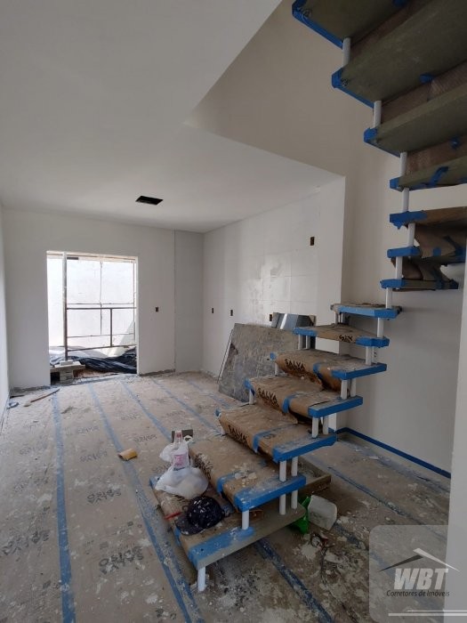 SOBRADOS TRIPLEX EM ITAPEMA, COM 02 SUITES!!! 