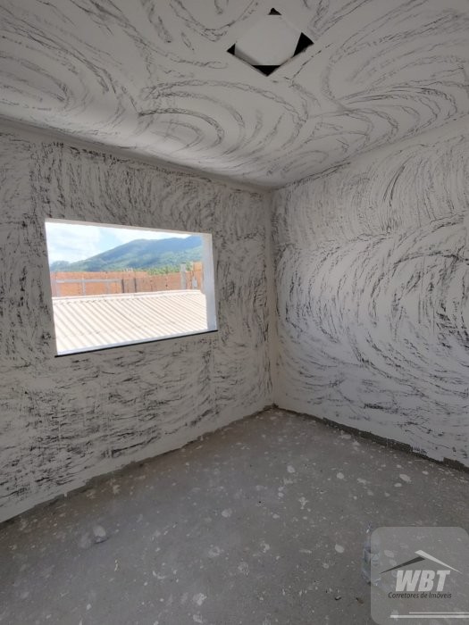 SOBRADOS TRIPLEX EM ITAPEMA, COM 02 SUITES!!! 