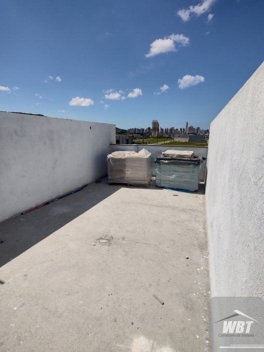 SOBRADOS TRIPLEX EM ITAPEMA, COM 02 SUITES!!! 