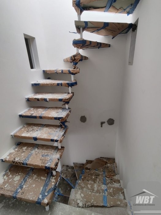 SOBRADOS TRIPLEX EM ITAPEMA, COM 02 SUITES!!! 