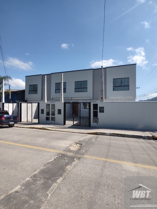 SOBRADOS EM ITAPEMA, COM 02 DORMS