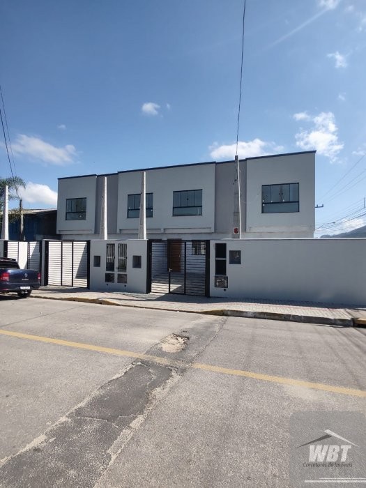 SOBRADOS EM ITAPEMA, COM 02 DORMS