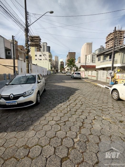 02 CASAS NO TERRENO, COM 03 E 02 DORMS, 700M DO MA