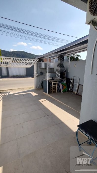 CASA GEMINADA, COM 02 DORMIT�RIOS, SEMI MOBILIADA!