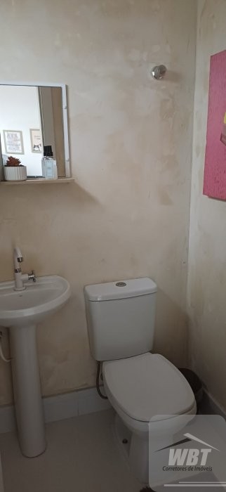 SOBRADO EM ITAPEMA, COM 02 SUITES, 02 VAGAS, AREA 