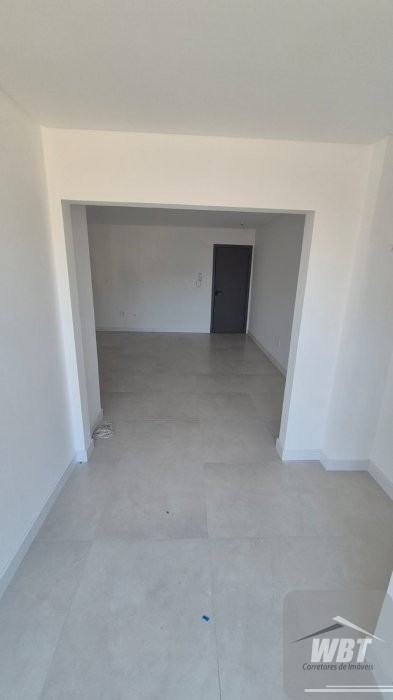 APARTAMENTO EM ITAPEMA, COM 03 DORMS, 600M DO MAR