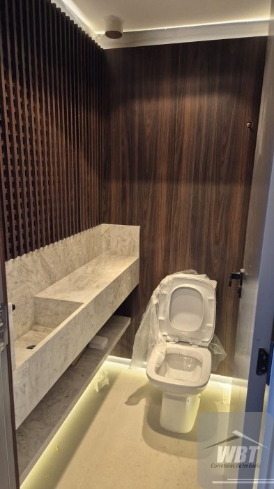 APARTAMENTO EM ITAPEMA, COM 03 DORMS, 600M DO MAR