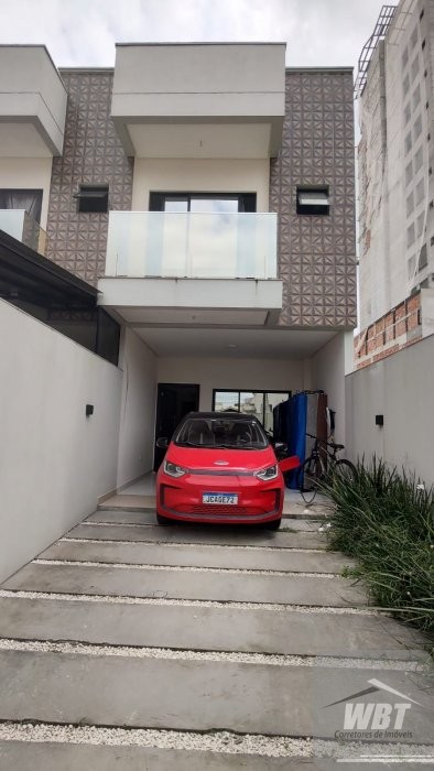 SOBRADO EM ITAPEMA, AREA CENTRAL, COM 03 DORMS.