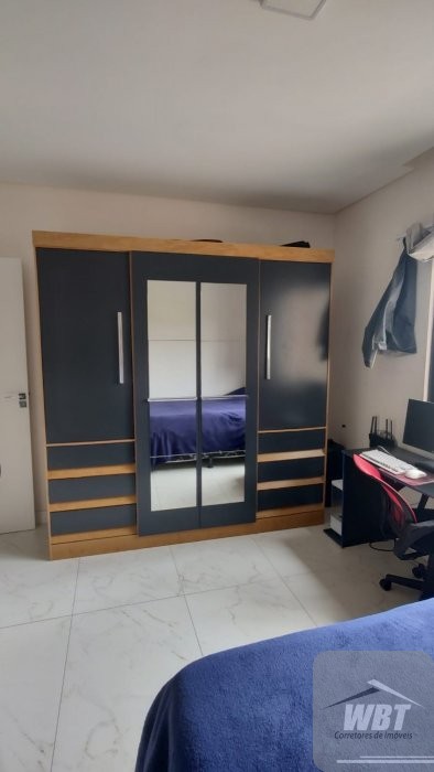 SOBRADO EM ITAPEMA, AREA CENTRAL, COM 03 DORMS.