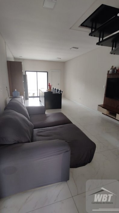 SOBRADO EM ITAPEMA, AREA CENTRAL, COM 03 DORMS.