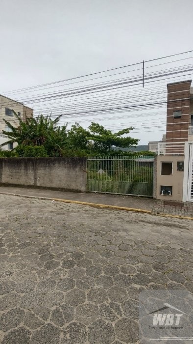 TERRENO EM ITAPEMA, MURADO E ATERRADO COM 270M�
