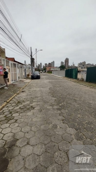 TERRENO EM ITAPEMA, MURADO E ATERRADO COM 270M�