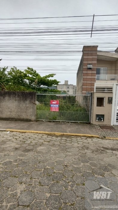 TERRENO EM ITAPEMA, MURADO E ATERRADO COM 270M�