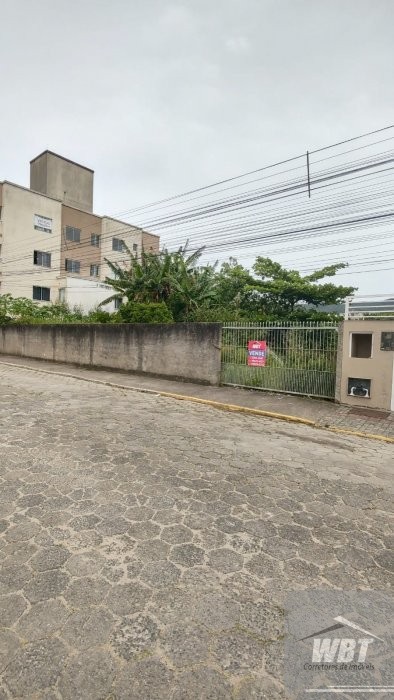 TERRENO EM ITAPEMA, MURADO E ATERRADO COM 270M�