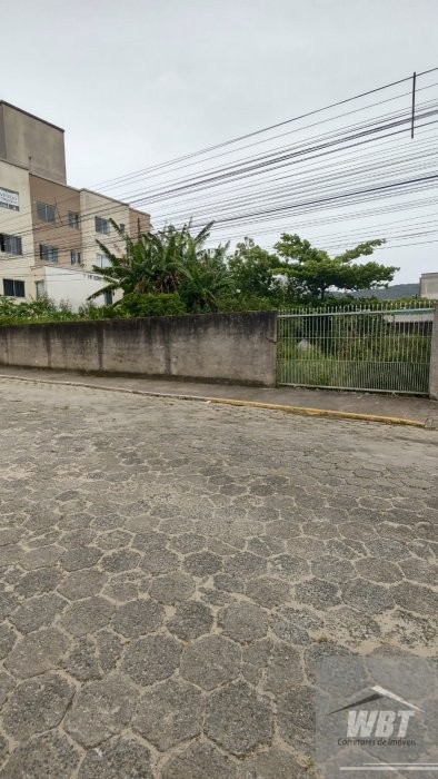 TERRENO EM ITAPEMA, MURADO E ATERRADO COM 270M�