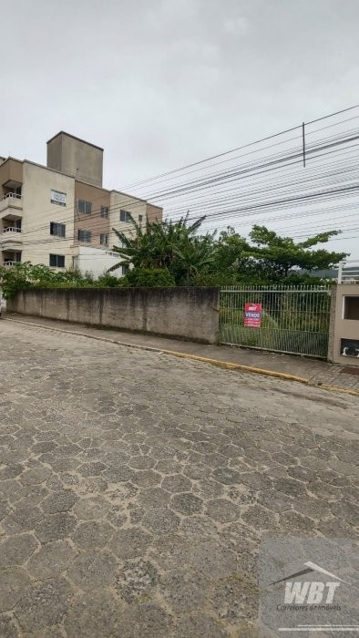 TERRENO EM ITAPEMA, MURADO E ATERRADO COM 270M�