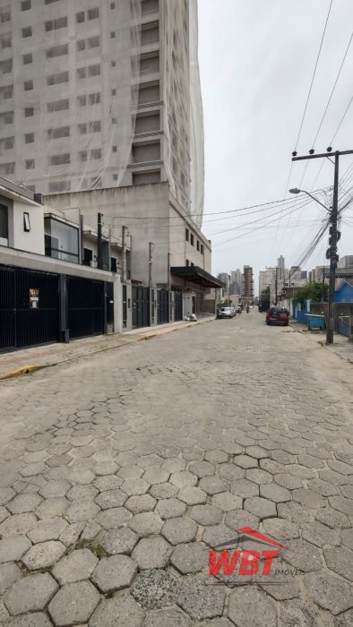 02 TERRENOS JUNTOS EM ITAPEMA, COM 567m�, RUA CAL�