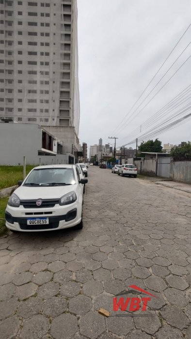 02 TERRENOS JUNTOS EM ITAPEMA, COM 567m�, RUA CAL�