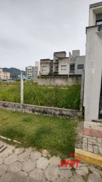 02 TERRENOS JUNTOS EM ITAPEMA, COM 567m�, RUA CAL�