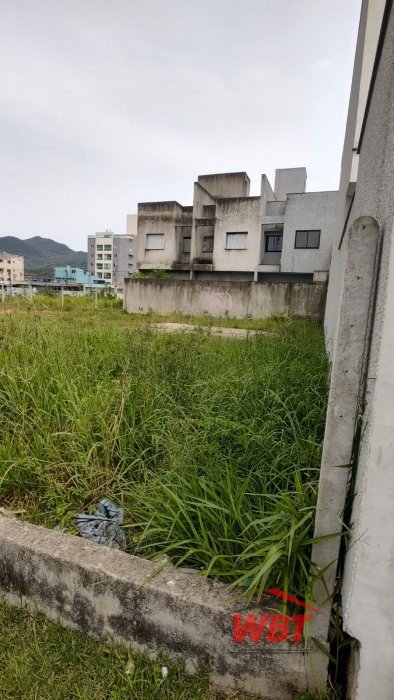 02 TERRENOS JUNTOS EM ITAPEMA, COM 567m�, RUA CAL�