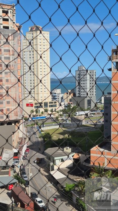 APARTAMENTO COM 02 DORMS, SENDO 01 SUITE, 600M MAR