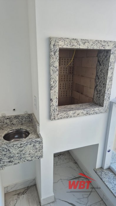 APARTAMENTO EM ITAPEMA, COM 02 DORMS, 350M MAR, PR