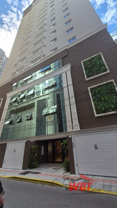 APARTAMENTO EM ITAPEMA, COM 02 DORMS, 350M MAR, PR