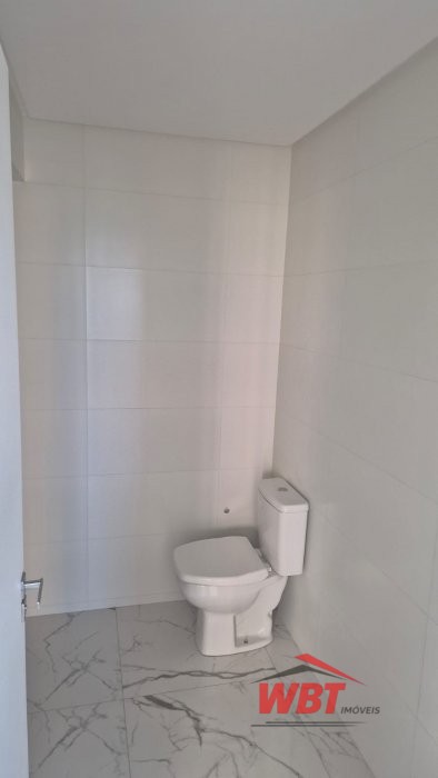 APARTAMENTO EM ITAPEMA, COM 02 DORMS, 350M MAR, PR
