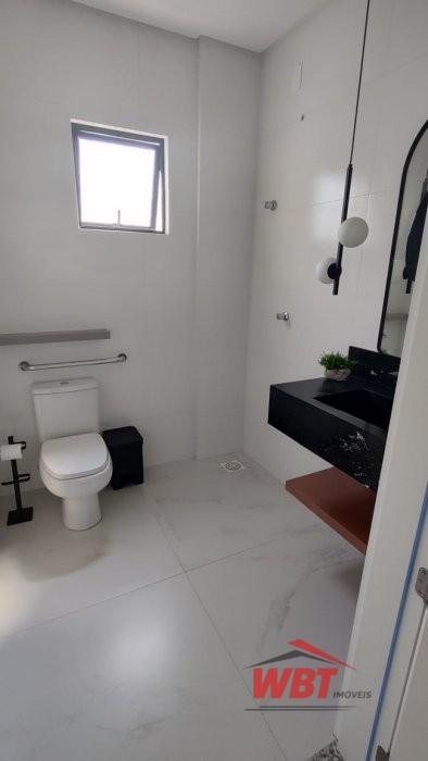 APTO EM ITAPEMA, MOBILIADO, COM 03 DORMS, SENDO 01