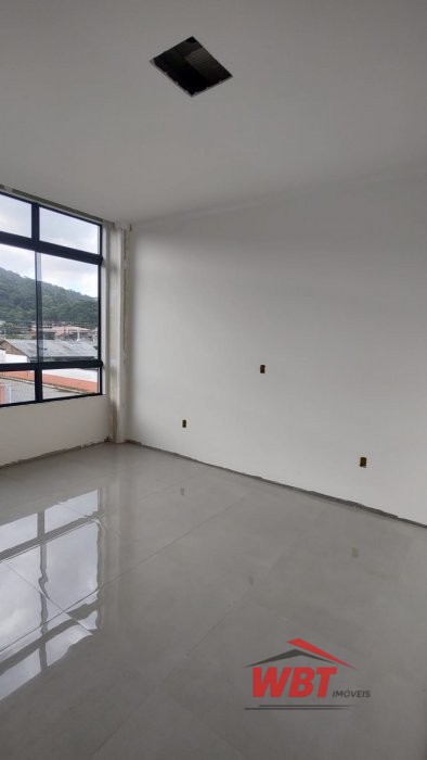 SOBRADOS COM 02 SUITES, MEDINDO 135M� 02 VAGAS