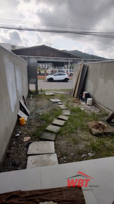 SOBRADOS COM 02 SUITES, MEDINDO 135M� 02 VAGAS