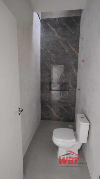SOBRADOS COM 02 SUITES, MEDINDO 135M� 02 VAGAS