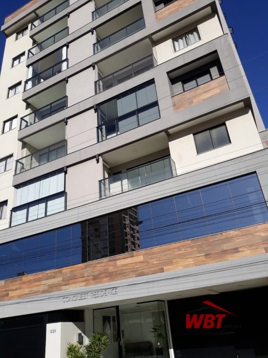 APTO COM 02 DORMS, SENDO 01 SUITE,  MOBILIADO, 700