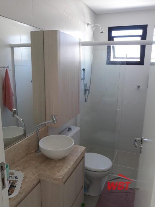 APTO COM 02 DORMS, SENDO 01 SUITE,  MOBILIADO, 700