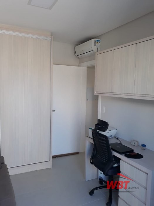 APTO COM 02 DORMS, SENDO 01 SUITE,  MOBILIADO, 700